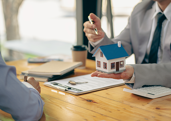 How to Understand Market Trends Before Buying Property
